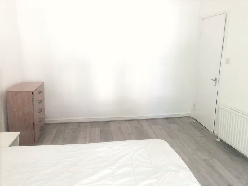'Stunning Stepney Green Flatshare!' Room to Rent from SpareRoom