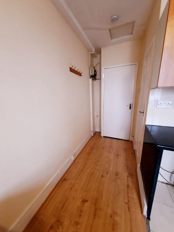 'Refurbished Spacious Studio Flat Manor park' Room to Rent from SpareRoom