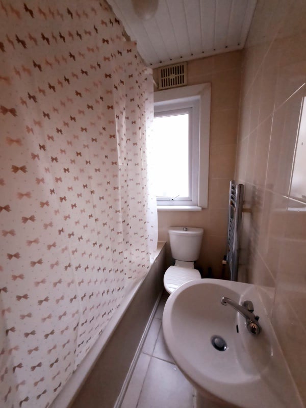 'Refurbished Spacious Studio Flat Manor park' Room to Rent from SpareRoom