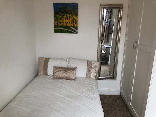 Photo 1: Lovely Double Bedroom