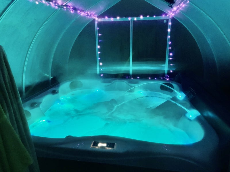 'Double room, hot tub, bus to centre every 10 min' Room to Rent from SpareRoom