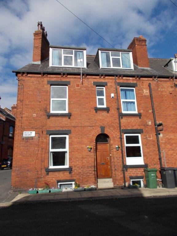 Photo 1: Quiet street, end terrace