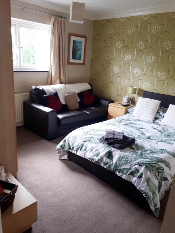 'Luxury Double Room, Cranham/Upminster £600pcm' Room to Rent from SpareRoom