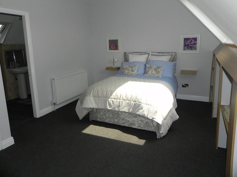 Photo 1: Bedroom 5 - To Let