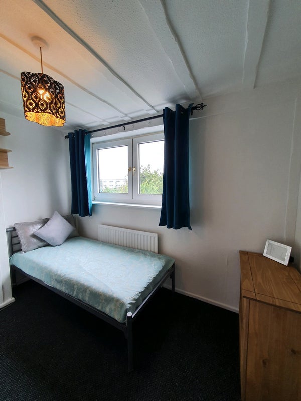 'Double room, ideally for 1 person. ' Room to Rent from SpareRoom