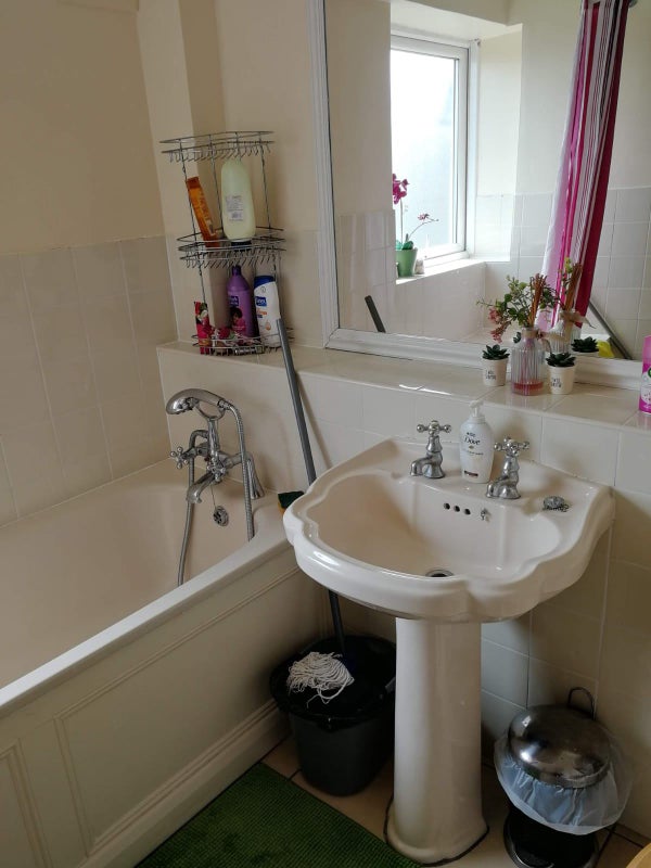 'Double Room In Female Flatshare Pollards Hill' Room to Rent from SpareRoom