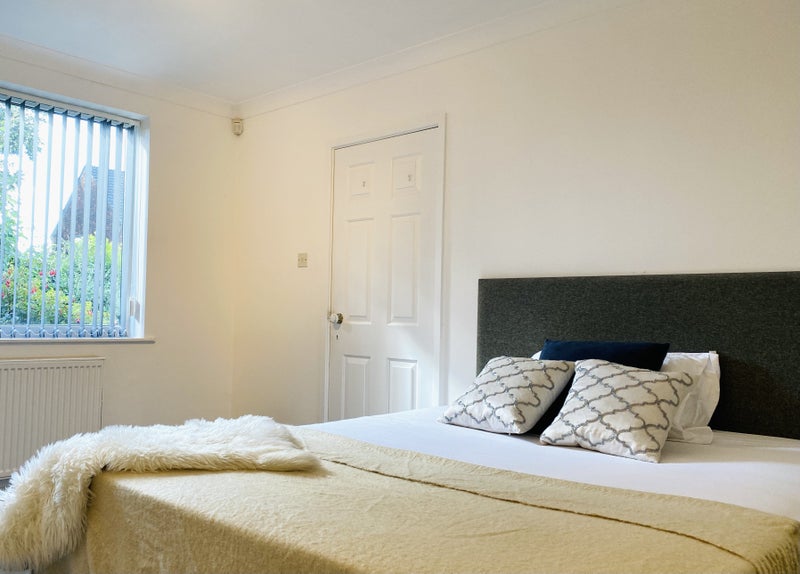 'Refurbished Double Rooms Wheatley Close to DRI' Room to Rent from