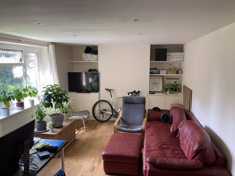Photo 1: Living rom