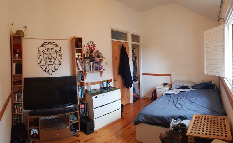 Photo 1: Spare Room