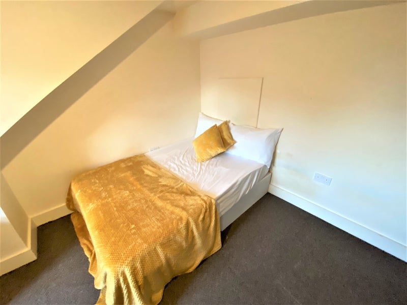 'En Suite Room £775 Pcm . No Deposit' Room to Rent from SpareRoom