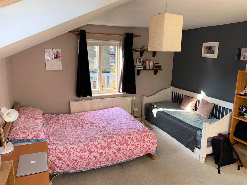 Photo 1: Large bedroom 1: (1)