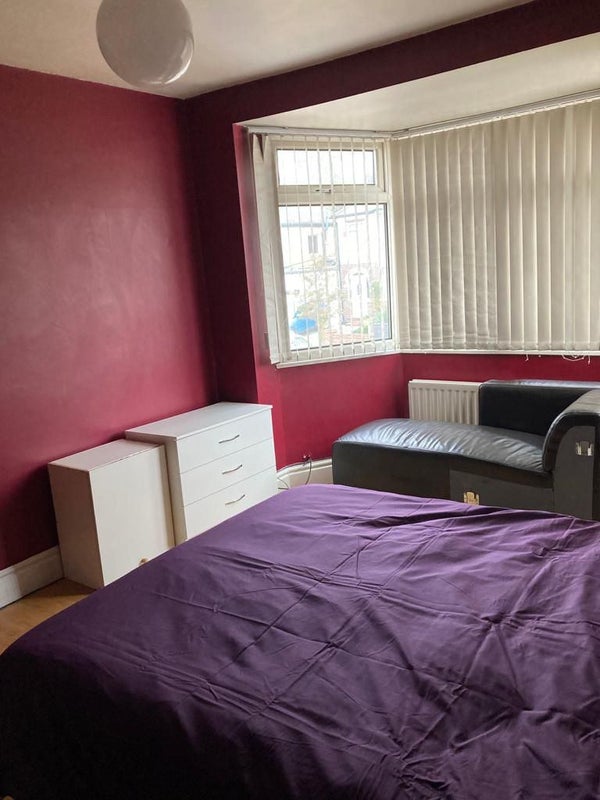 'Rooms to let for universal credit for dss people' Room to Rent from