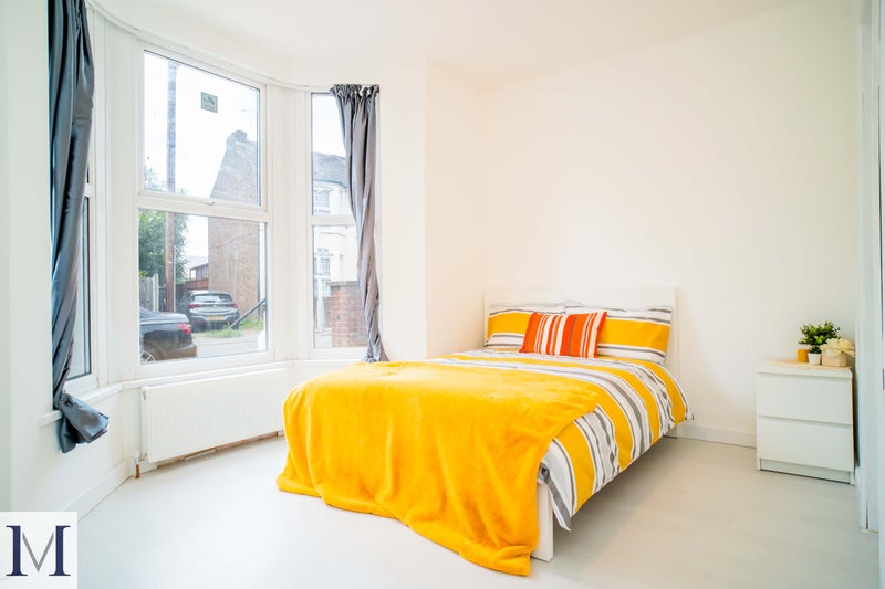 'New Build Studio In West Drayton Bills Inc!' Room to Rent from SpareRoom