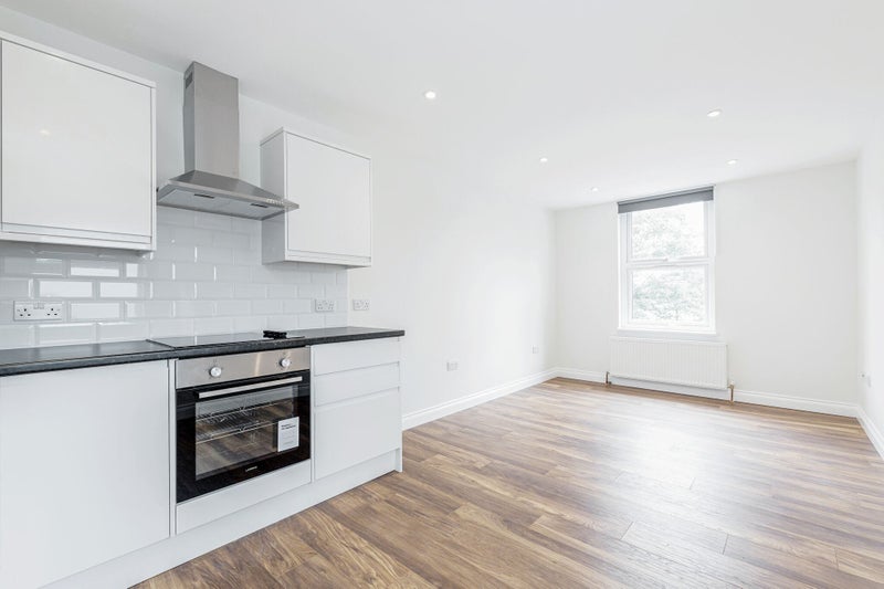 'Newly Refurbished 3 bedroom flat in Thronton Heath' Room to Rent from SpareRoom