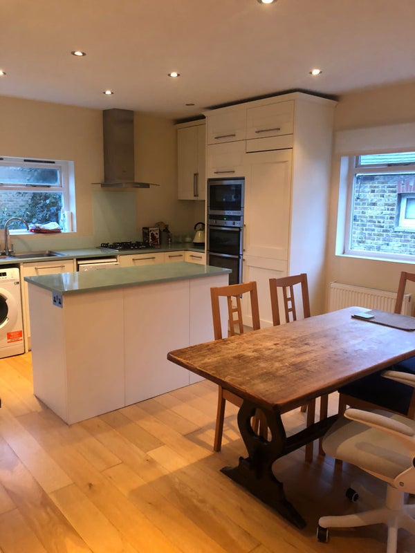 'Two double rooms in spacious Balham flat' Room to Rent from SpareRoom