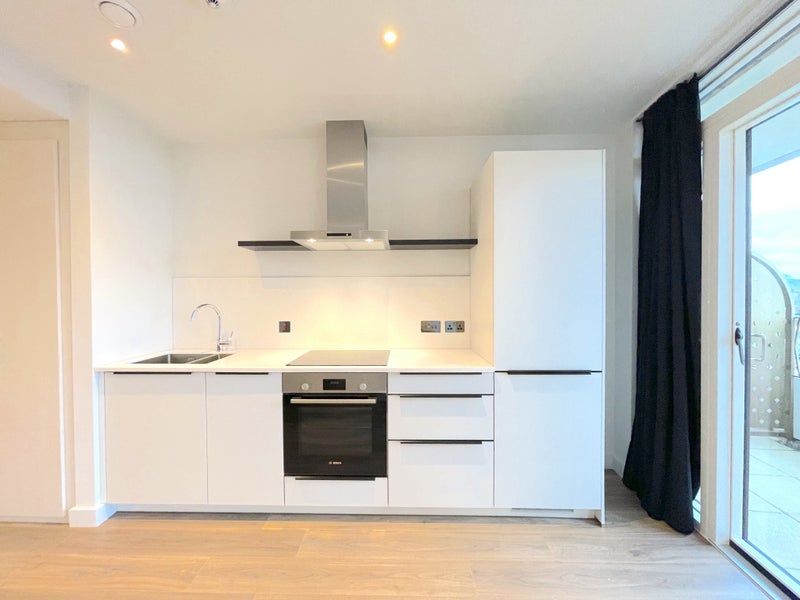 'Brand New Studio with balcony in Stanmore station ' Room to Rent from