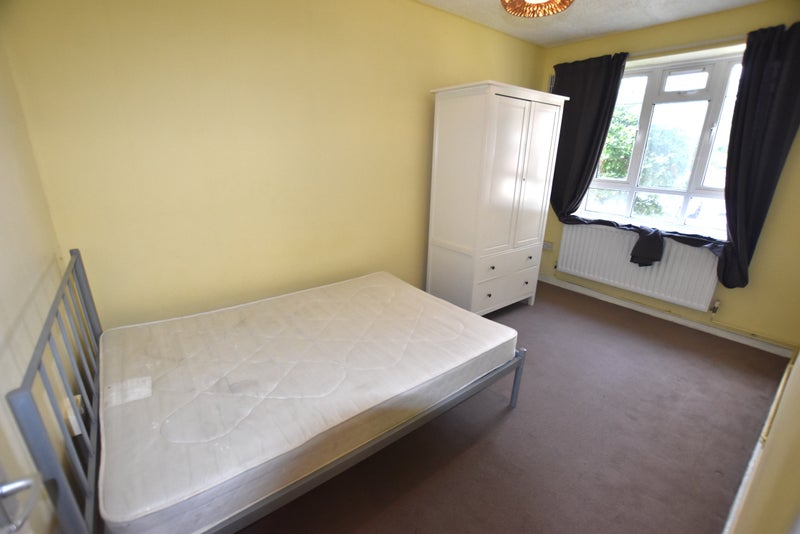 '2 Bed Ground Floor Flat White City W12' Room to Rent from SpareRoom