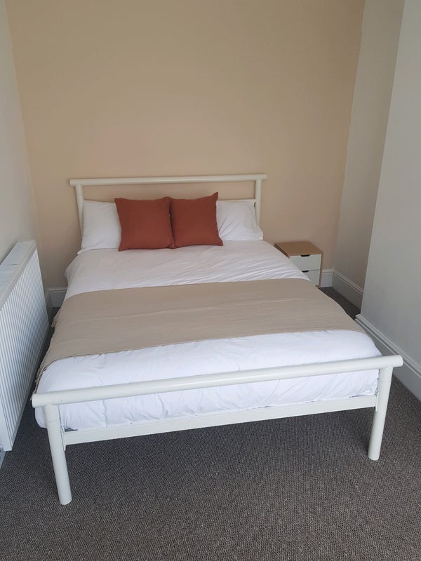 Photo 1: Room 1
