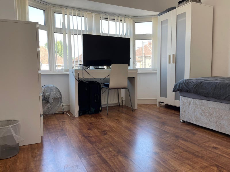 'Double Room in Marston in Family House' Room to Rent from SpareRoom