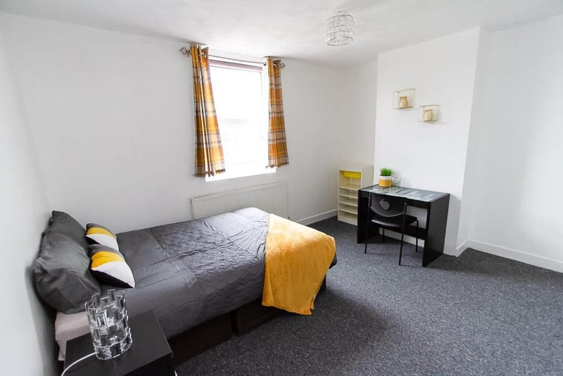 Photo 1: Room 4 (Second Floor)