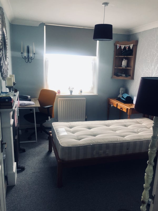 '*Large Double Room Near Hove Station *' Room to Rent from SpareRoom