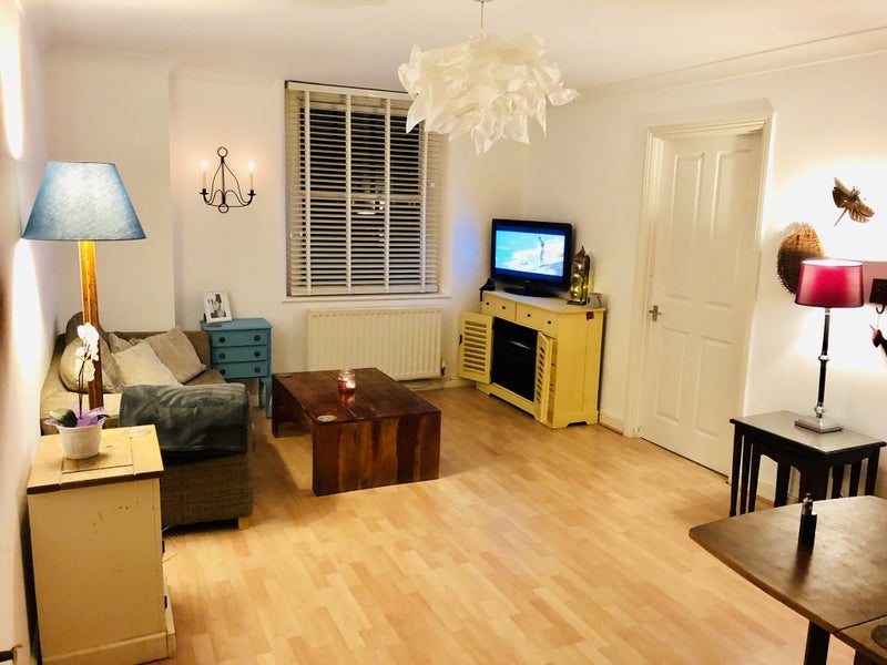 '*Large Double Room Near Hove Station *' Room to Rent from SpareRoom