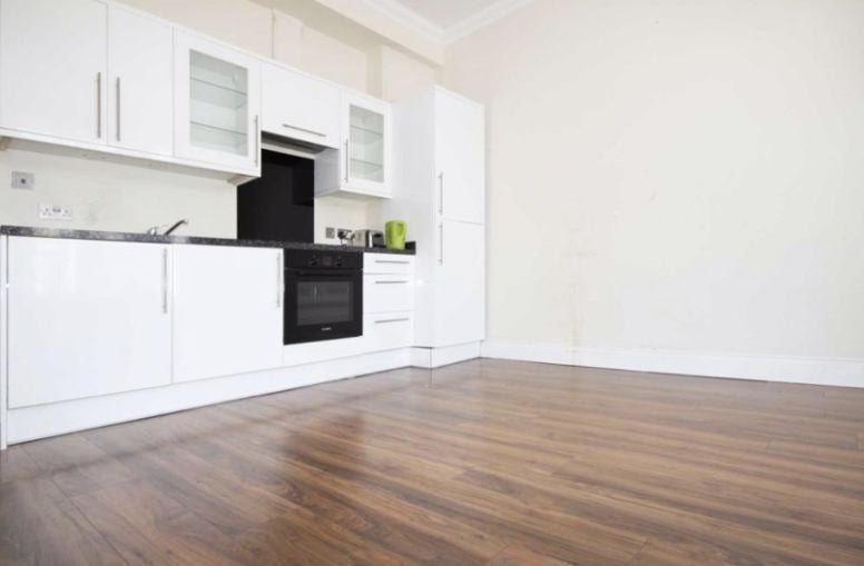 'West London flat close to Notting Hill ' Room to Rent from SpareRoom