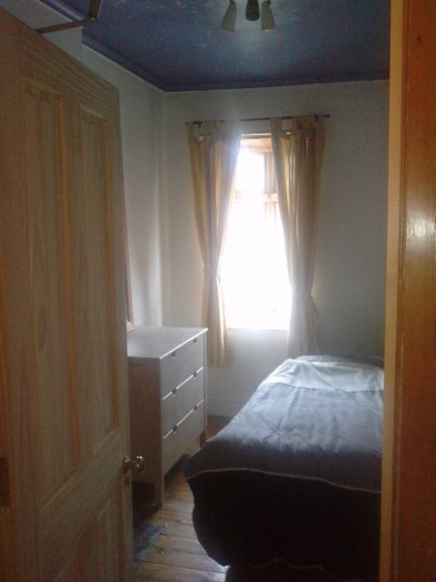 Photo 1: Bedroom