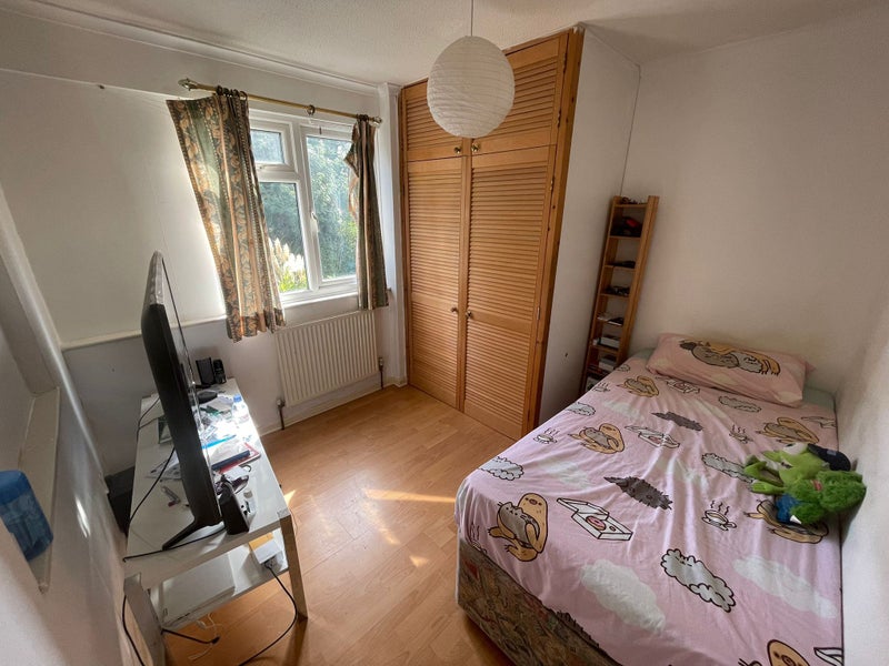 Photo 1: Single room available