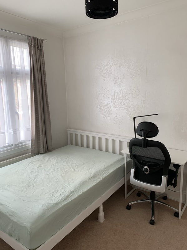 Photo 1: Room 1