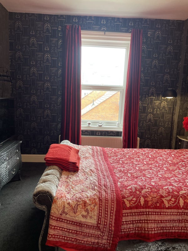 Photo 1: Room (Yours)