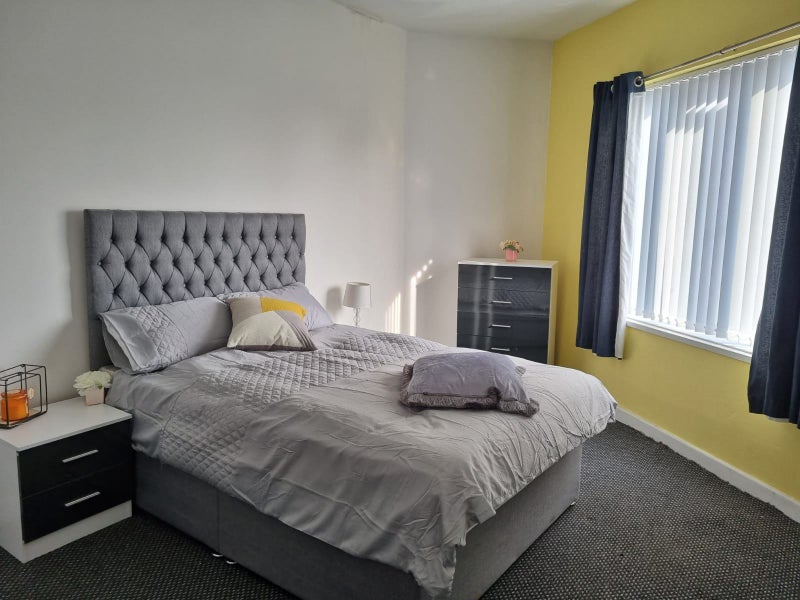 'Close to Whiston Hospital Large ensuite room' Room to Rent from SpareRoom