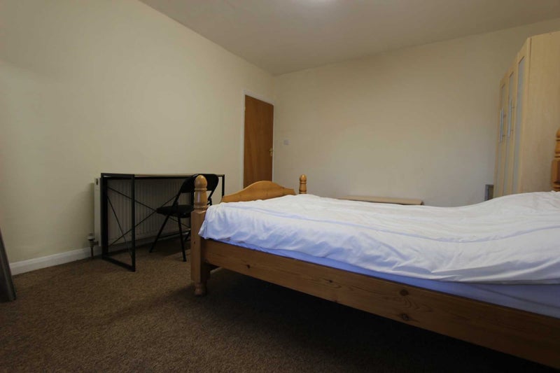 'Spacious Studio Located In Acton' Room to Rent from SpareRoom