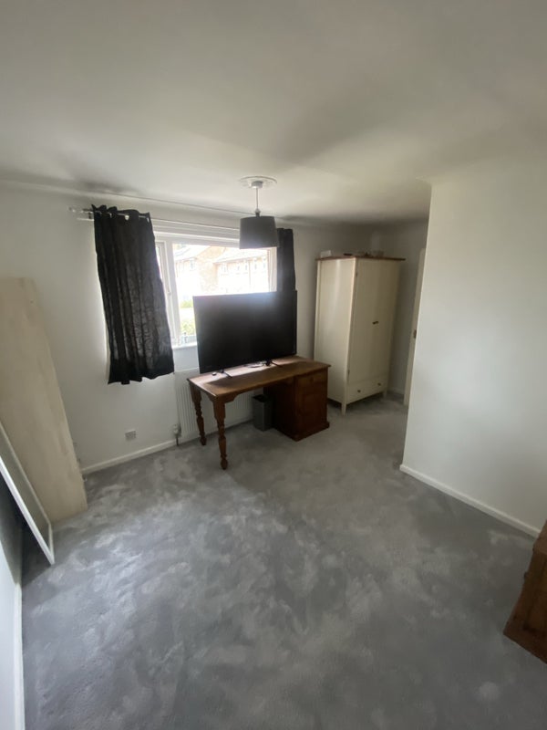 'Double bedroom in 3 bedroom house, Bracknell' Room to Rent from SpareRoom