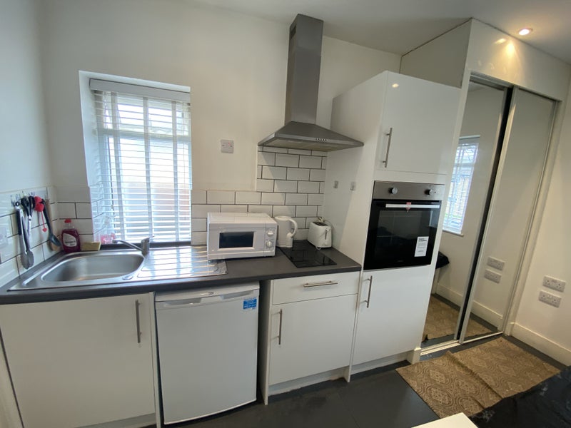 'Cranfield Village 2 Studio & ensuite +3 bedrooms ' Room to Rent from