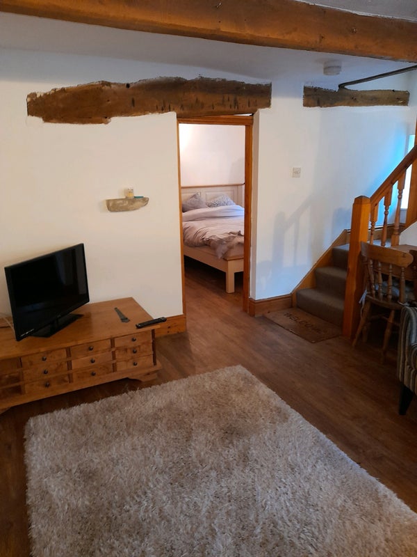 Photo 1: Lounge/kitchen 