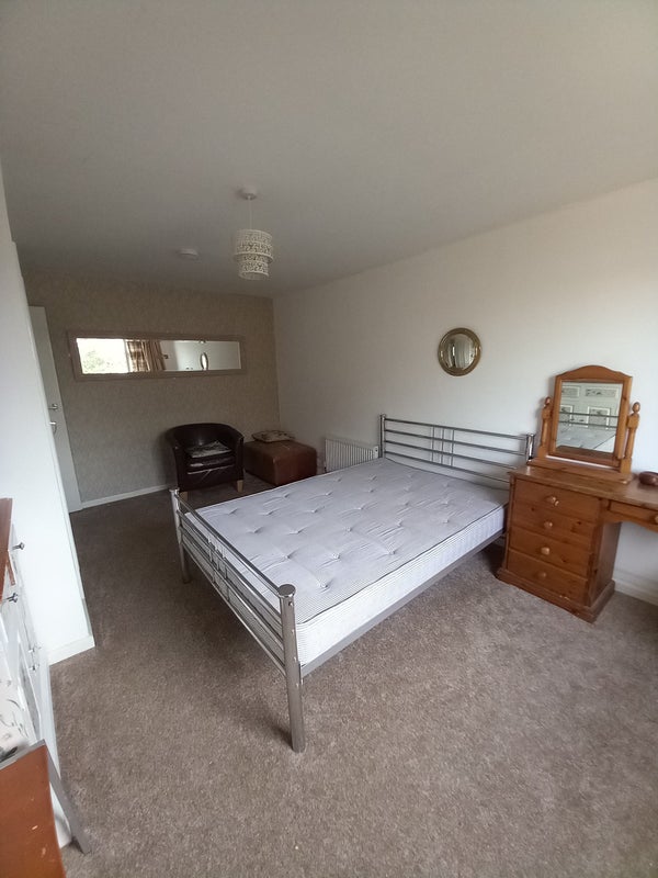 Photo 1: Bed 1