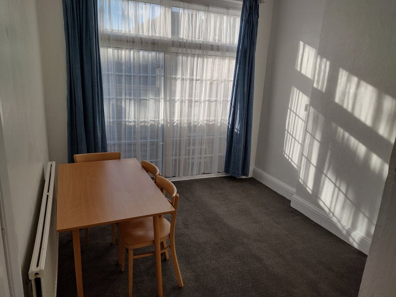'2 bedroom flat to rent ideal for 2 students ' Room to Rent from SpareRoom