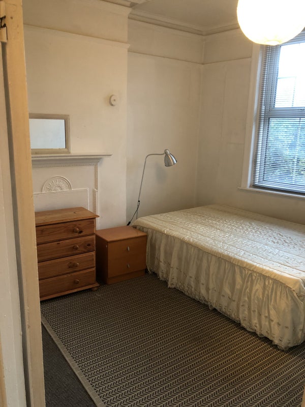 Photo 1: 1st floor double room