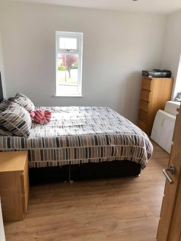 Photo 1: Room (Yours)