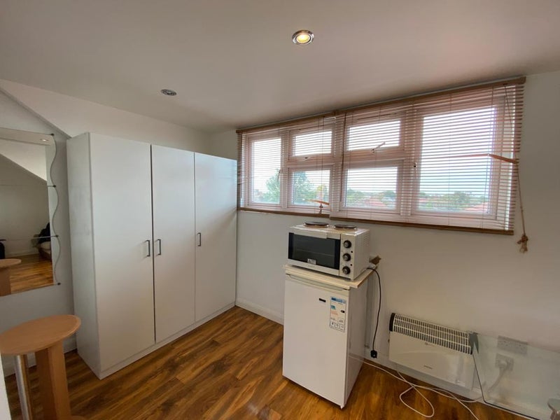 'A cozy studio flat located in Southall' Room to Rent from SpareRoom