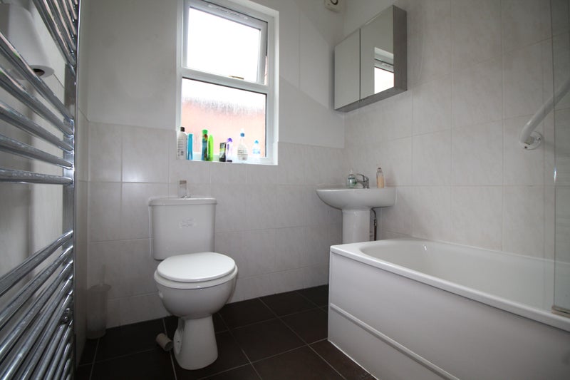 'Large Double In House Share On Allesley Old Road' Room to Rent from