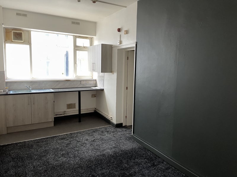 'Brand New Studio Apartment West Brom High St' Room to Rent from SpareRoom