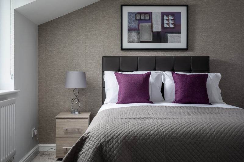 Photo 1: large double with en-suite
