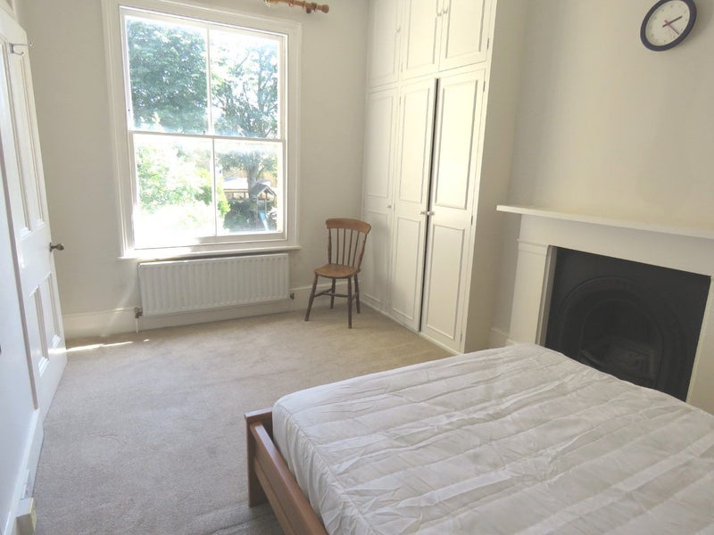 'Lovely Two Bedroom Flat Rosehill Road, SW18' Room to Rent from SpareRoom