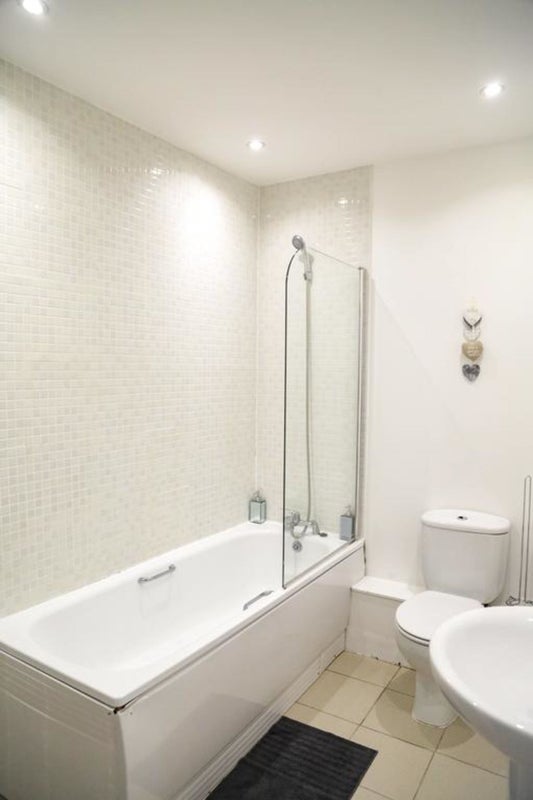 'Bright 2 BR apartment in prime location' Room to Rent from SpareRoom