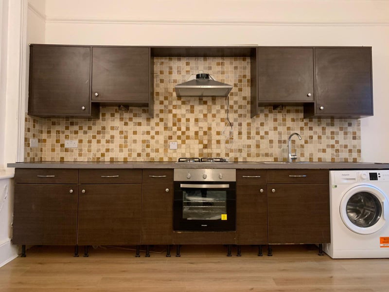 'Three Bedroom Flat In Walthamstow' Room to Rent from SpareRoom