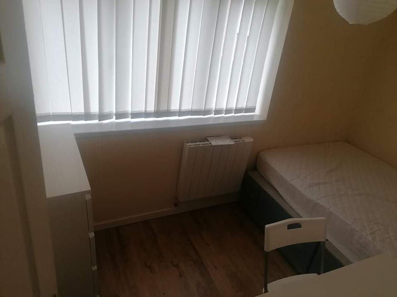 'Urgent! Spare Room in Salford' Room to Rent from SpareRoom