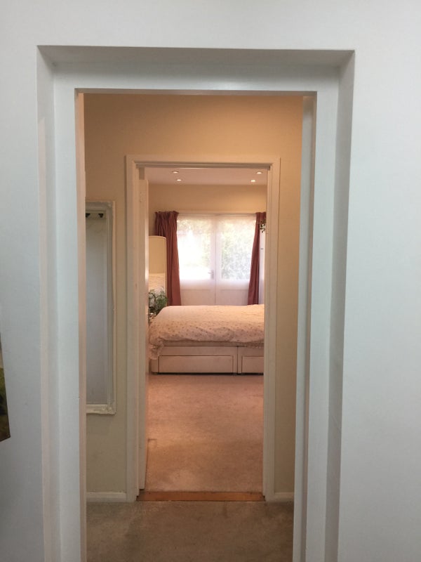Photo 1: Annexe and room entry view