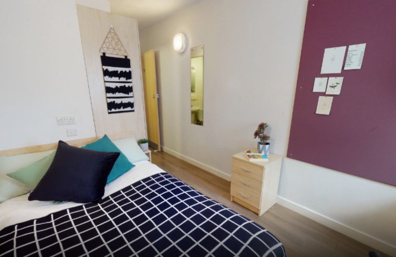 'Silver EnSuite room at IQ Salford' Room to Rent from SpareRoom